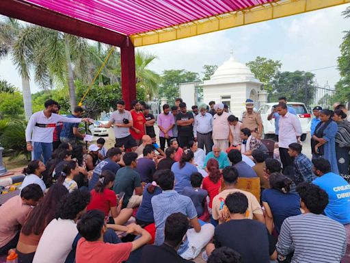 Patiala law varsity eases curbs, fails to placate protesters