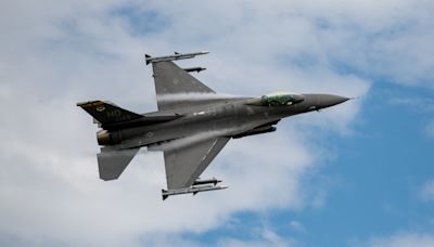 烏克蘭F-16飛行員完訓 隨時可以歸國作戰 - 軍事