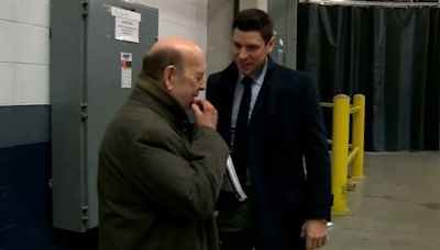 Sidney Crosby gives Bob Cole his own personal tribute.