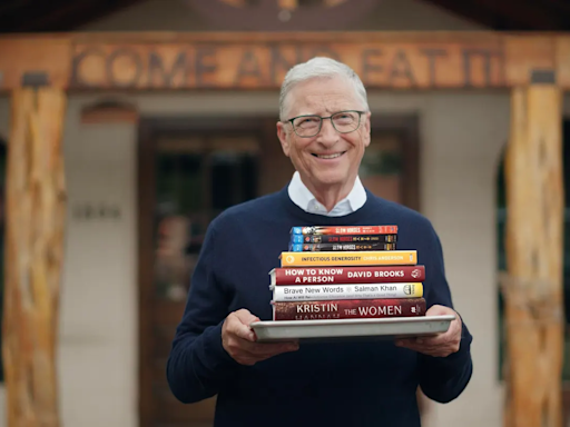 Bill Gates revela cuáles son sus libros favoritos para leer este invierno