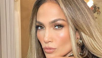 Jennifer Lopez nos enseña los leggins que moldean la figura después de los 50