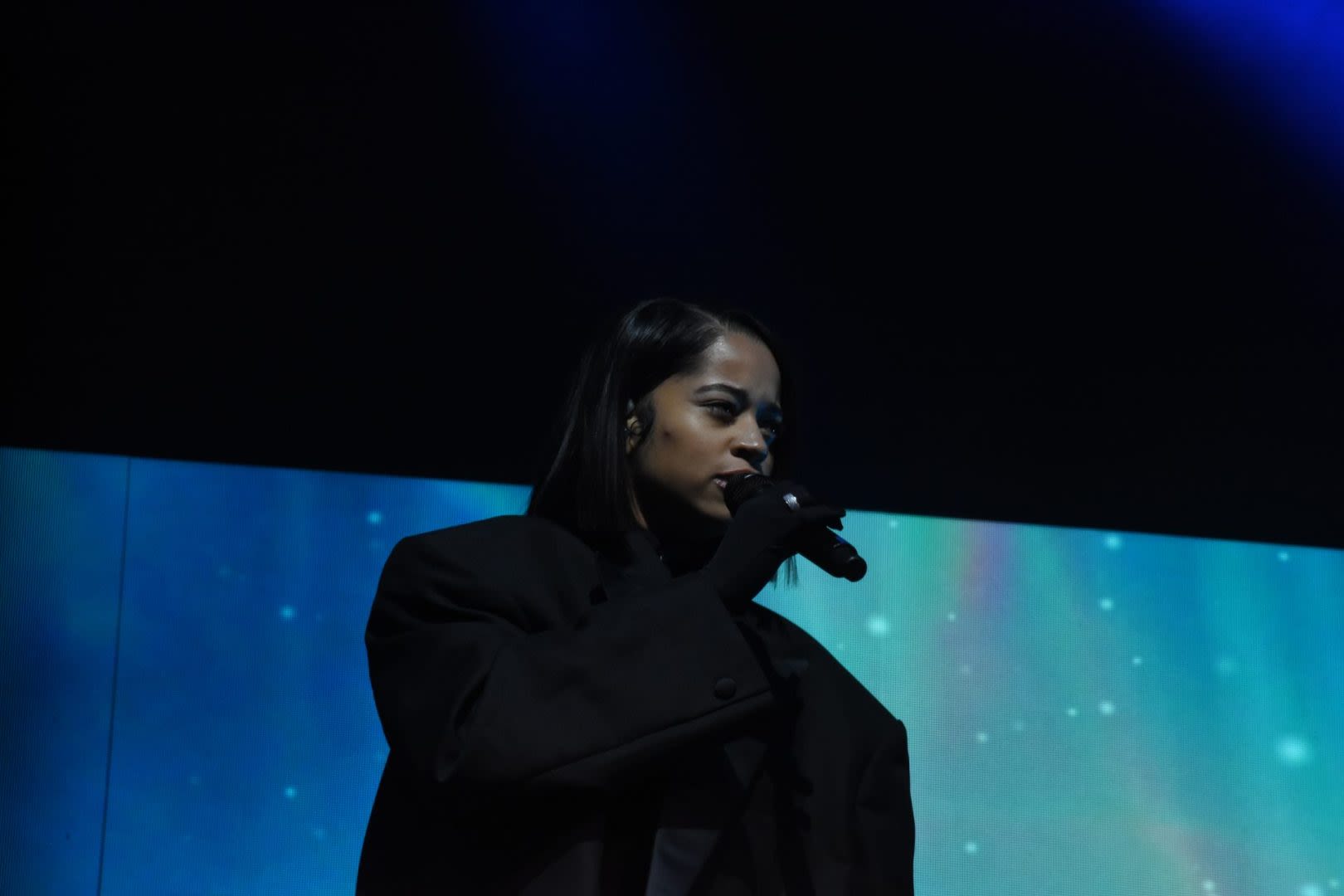 Ella Mai appears pregnant as she celebrates Jayson Tatum...