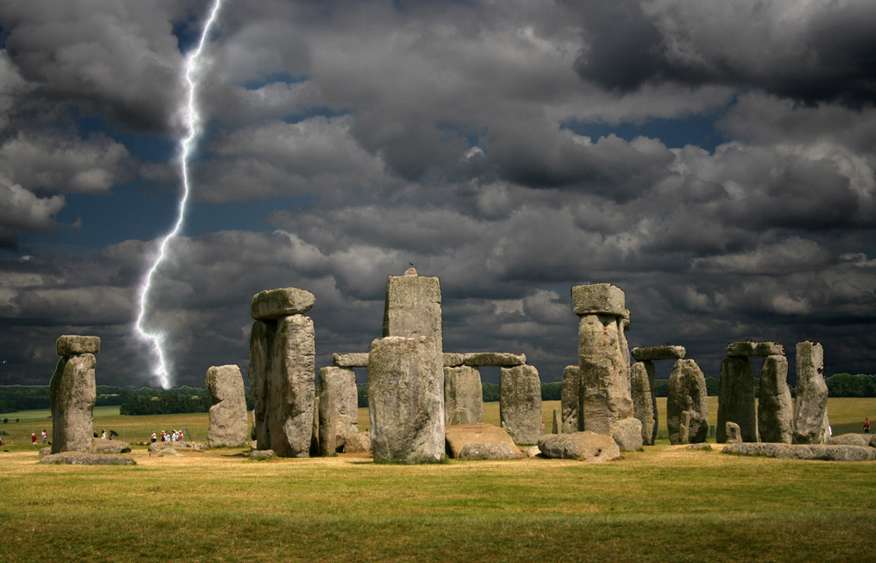 stonehenge-lightning.jpg