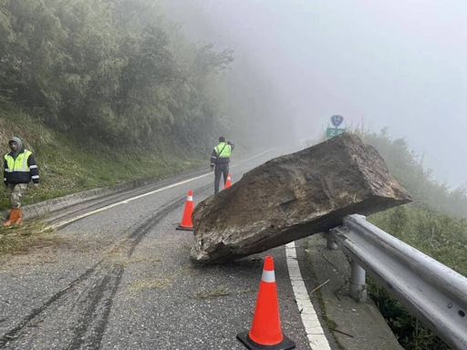 規模5.3地震 台14甲線昆陽段大落石阻路