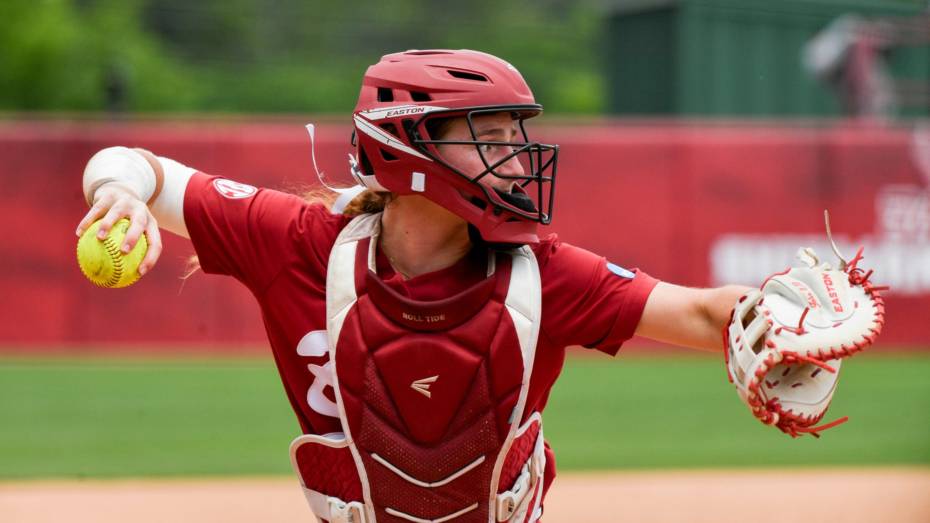 Who will Alabama softball play in the Tuscaloosa Regional final on Sunday?