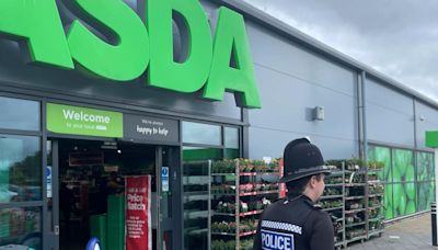 Police crackdown on shoplifting after banned kids enter store again