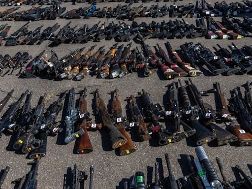 Así es el arsenal que la Marina encontró ‘abandonado’; hallaron más de 200 armas en un departamento de Boca del Río