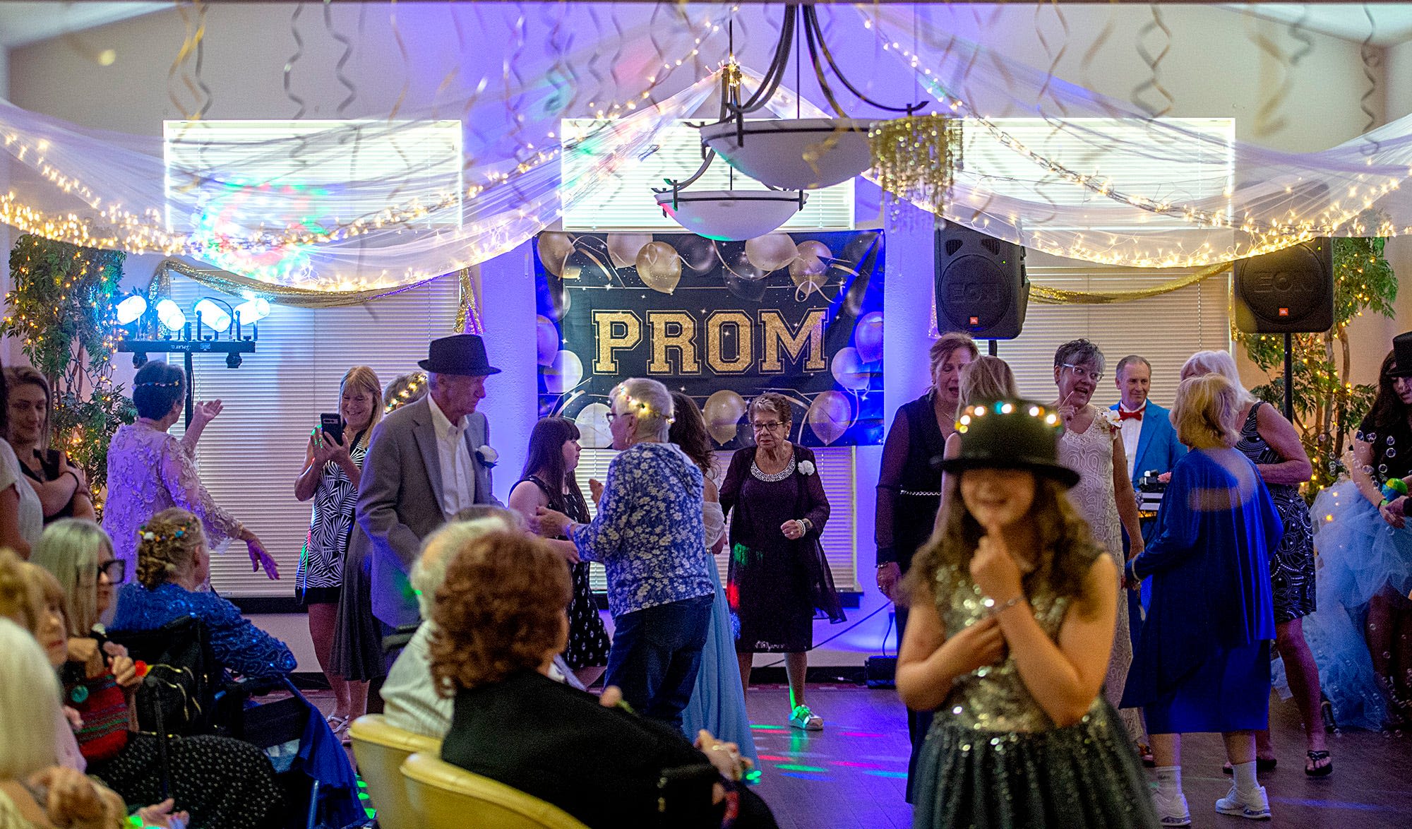 Franklin living facility holds "senior" prom for residents