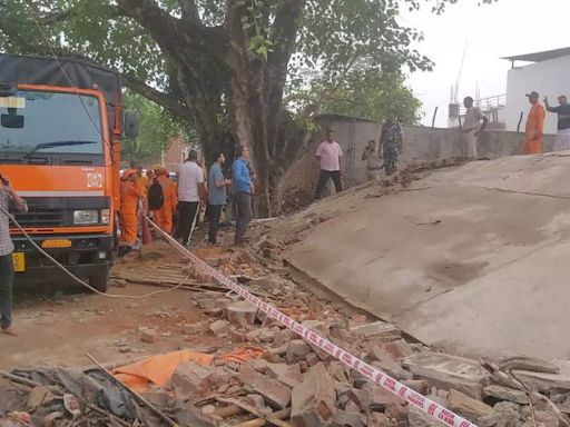 Jharkhand multi-story building collapse: 3 killed, many feared trapped, rescue operation underway | Ranchi News - Times of India