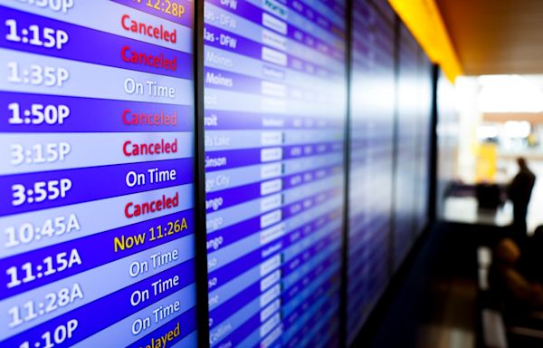 Worldwide outage cancels, delays hundreds of flights at Denver International Airport