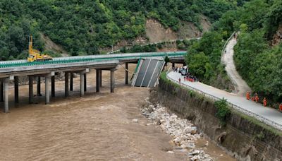 China flash floods: 12 dead, over 60 missing in bridge collapse