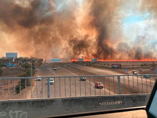 Incendios fuera de control en Córdoba: el fuego avanzó rápidamente en La Calera y se acerca a las casas