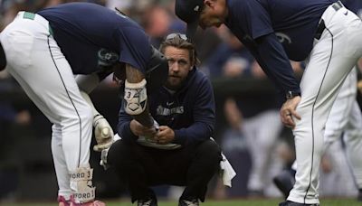 J.P. Crawford has hairline fracture in pinky after taking HBP in first inning