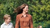 Kate Middleton inaugura el curso con un nuevo vestido de lunares que no es como los demás