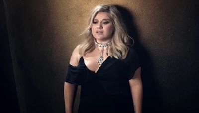 How Does Kelly Clarkson's Friends Feel About Her Drastic Weight Loss? Here's What Report Says