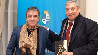 Julio César Guianze presentó su libro “Catarsis” en la Embajada de Uruguay