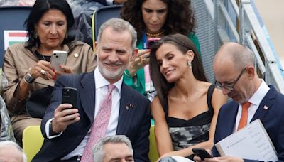 Selfies, aplausos y lluvia: así vivieron Felipe y Letizia la inauguración de los Juegos Olímpicos en París