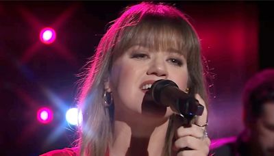 Kelly Clarkson blows fans away with her cover of Billie Eilish’s ‘What Was I Made For?’