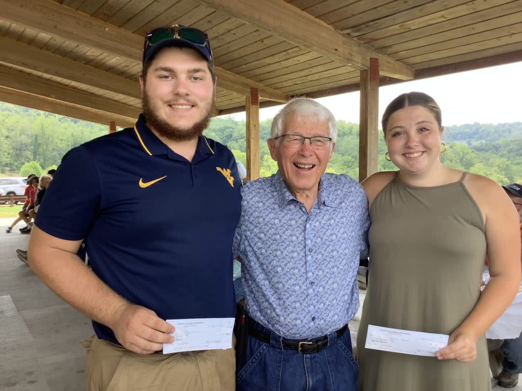 Washington County Farm Bureau presents annual scholarships