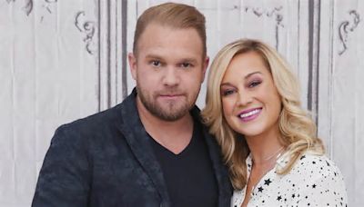 Kellie Pickler sings ballad written with late husband in 1st performance since his suicide