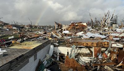 Vídeos mostram a força dos tornados que atingiram Iowa, nos EUA; veja