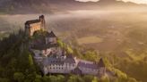 El impresionante castillo del siglo XIII incrustado sobre una roca que es de los más bonitos de Europa