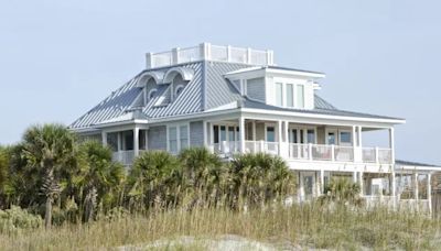 Beachfront Bargain Hunt: Renovation Season 1 Streaming: Watch & Stream Online via HBO Max