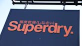 曾人手一件！前國民潮牌Superdry股價崩逾9成 下市重整 - 財經