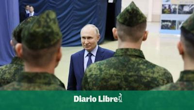 Putin se prepara para una "guerra larga" tras la purga en el ejército