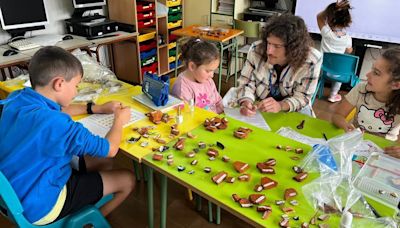 Clase práctica sobre catalogación de restos arqueológicos en los coles de Grado