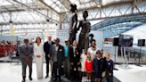 Príncipe William agradece geração "Windrush" em inauguração de memorial