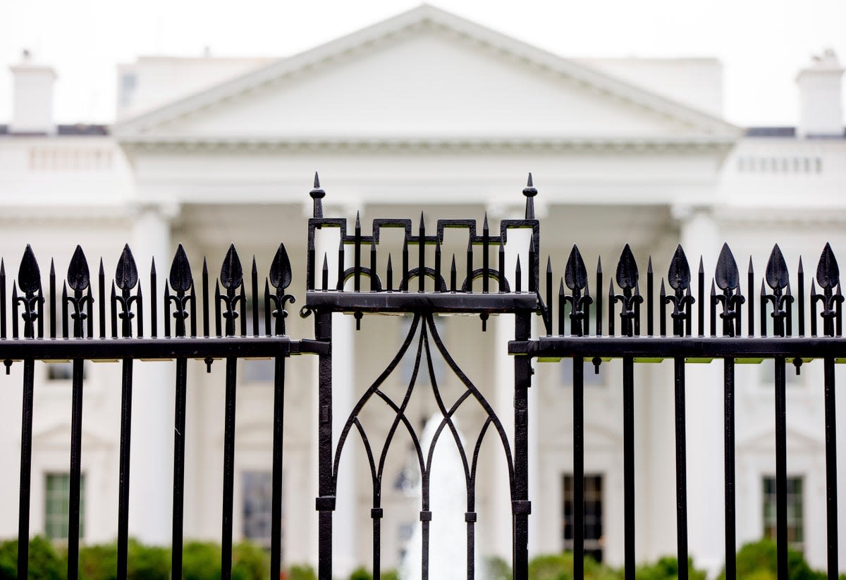 Man dies after crashing car into White House gate