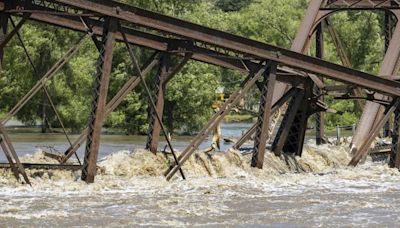 Midwest flooding devastation comes into focus as flood warnings are extended in other areas