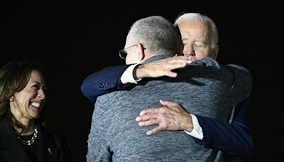 Fact Check: No, Biden Did Not Board 'Empty Plane' After Prisoner Exchange with Russia