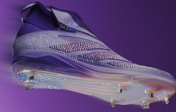 Julio Rodríguez's new limited-edition cleats shimmer thanks to Swarovski partnership