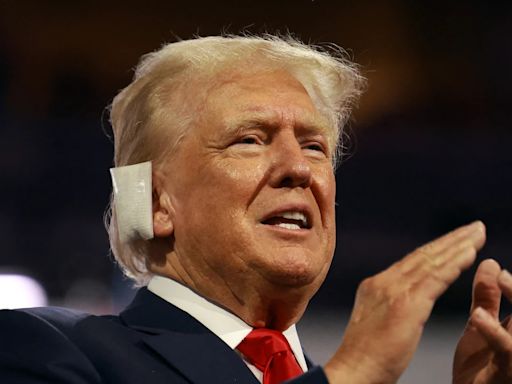 Actor Mark Hamill Under Fire For Mocking Trumps "Oversized Ear Bandage"