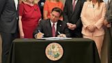 Ron DeSantis firmó una ley en Florida que previene estafas en la compra de propiedades vinculadas al clima