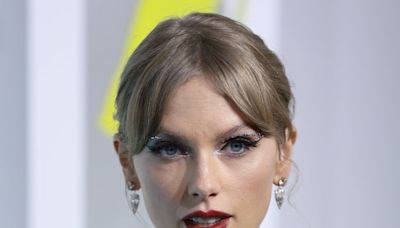 This Is Why Taylor Swift Fans Think That Her New Song “Cassandra” Is About Scooter Braun After His...