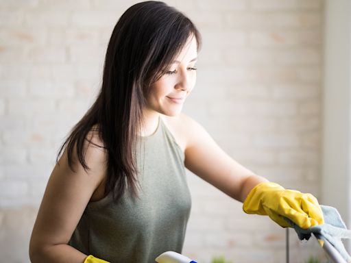 My step-by-step guide to clean your blinds, plus a convenient tool for curtains