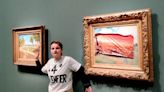 Vídeo: ativista é presa após colocar adesivo sobre pintura de Monet em Paris | Mundo e Ciência | O Dia