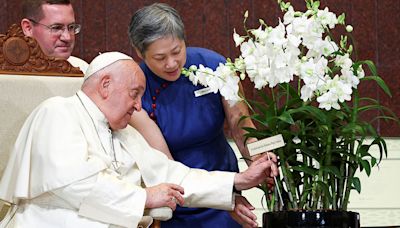 Pope Francis urges Singapore’s political leaders to ensure fair wages for migrant workers - BusinessWorld Online