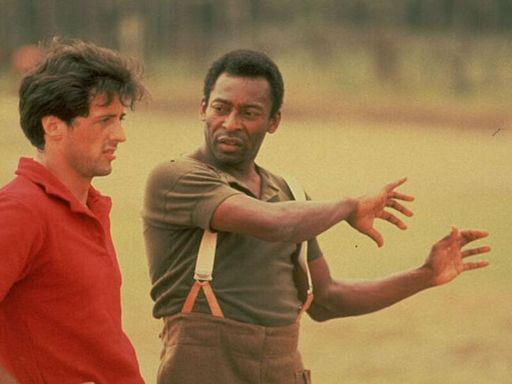 La película de hoy en TV en abierto y gratis: el día que la curiosa pareja formada por Sylvester Stallone y Pelé se convirtió en icónica