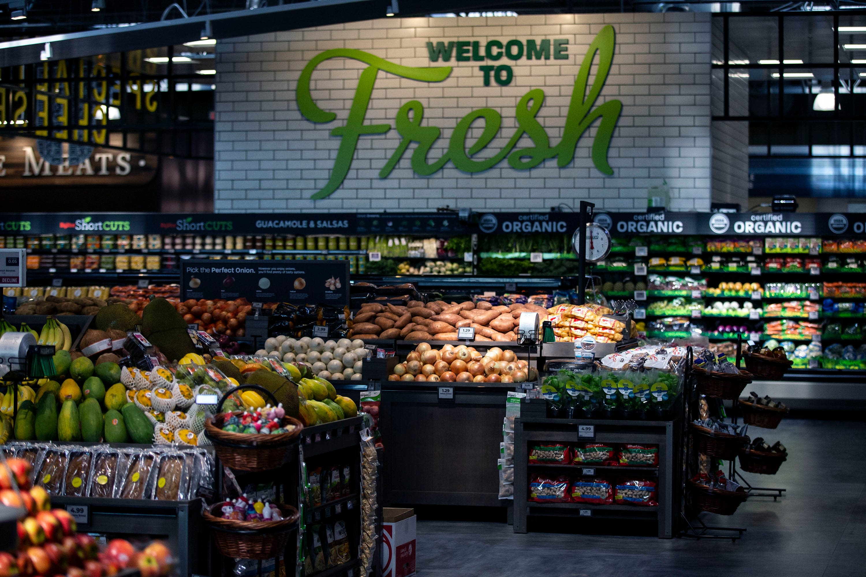 Shoppers named this Iowa-based grocery store the best chain in the country. See the list.