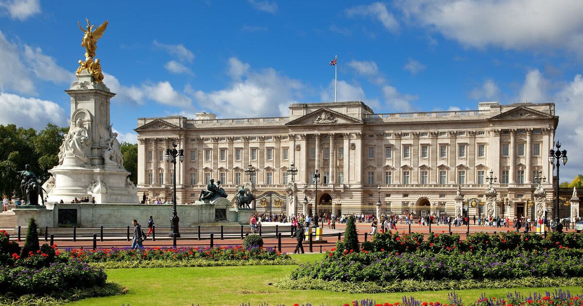 Furious tourists brand Buckingham Palace as 'ugly' and 'overrated'