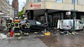 Am Jungfernstieg - Auto rast in Sparkassen-Filiale in Hamburg - mehrere Verletzte