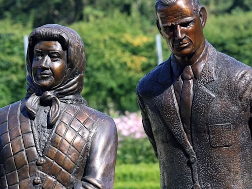 Statue of Queen Elizabeth blasted by fans who say ‘it looks NOTHING like her’