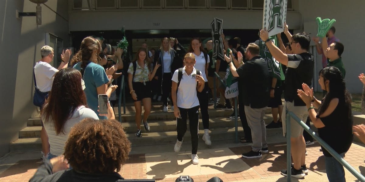 Rainbow Wahine Water Polo depart for NCAA Tournament, primed for a match up with Princeton