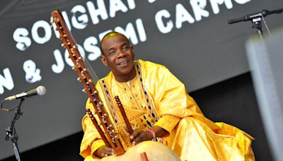 Cinco discos para recordar a Toumani Diabaté, maestro de la kora y héroe musical de Malí