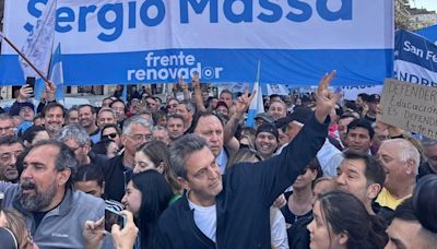 El canto de Sergio Massa en la Marcha Federal Universitaria: “Vamos a volver”