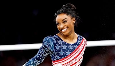 Simone Biles y un regreso con gloria en París: llegó a su quinto oro olímpico en la final por equipos de la gimnasia artística